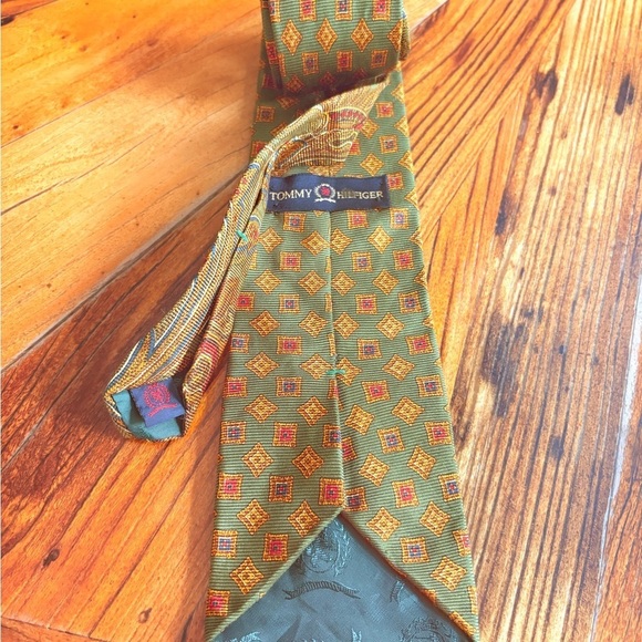 Vintage Tommy Hilfiger Elegant Green Patterned Silk Men's Tie - Picture 5 of 7